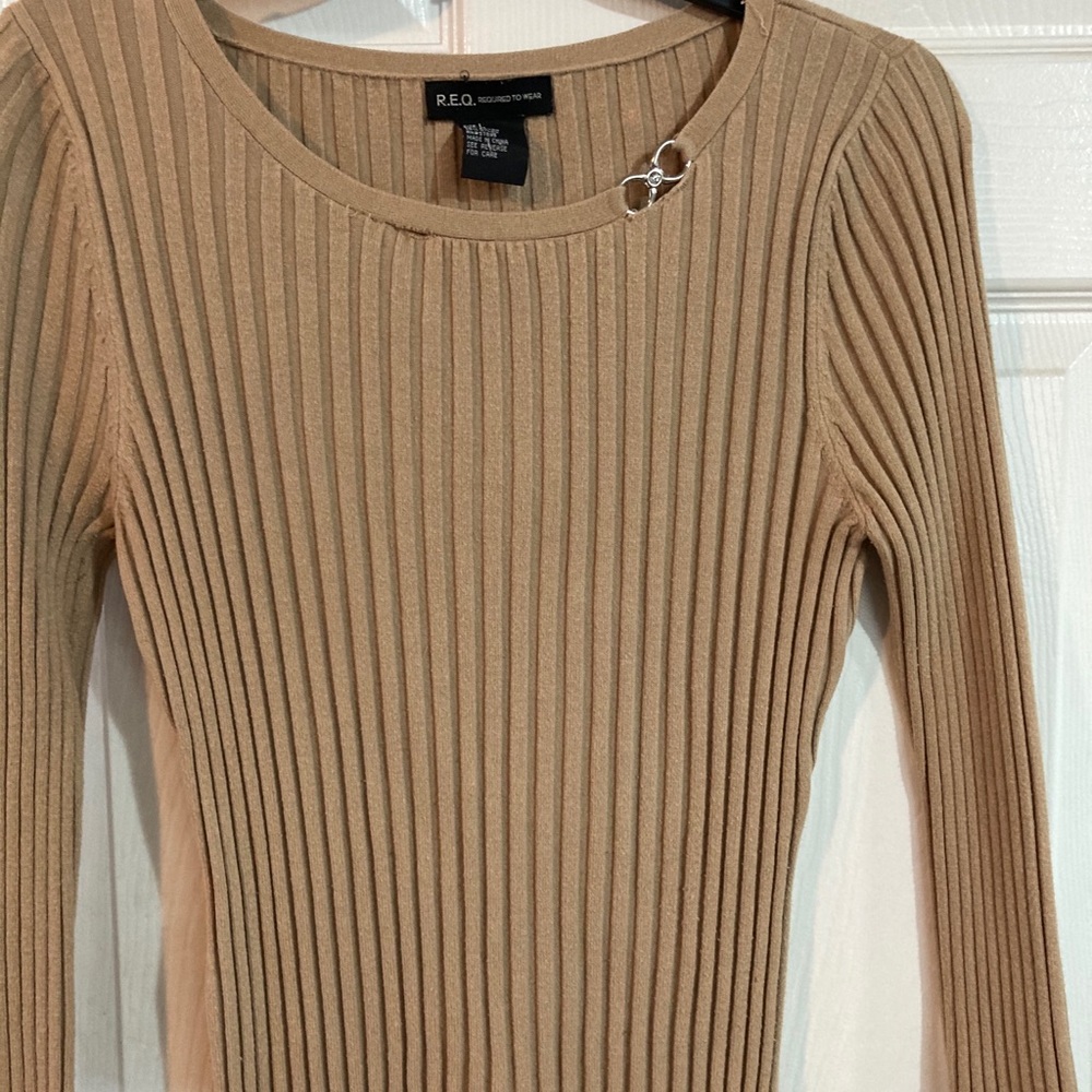 Nice tan sweater by REQ